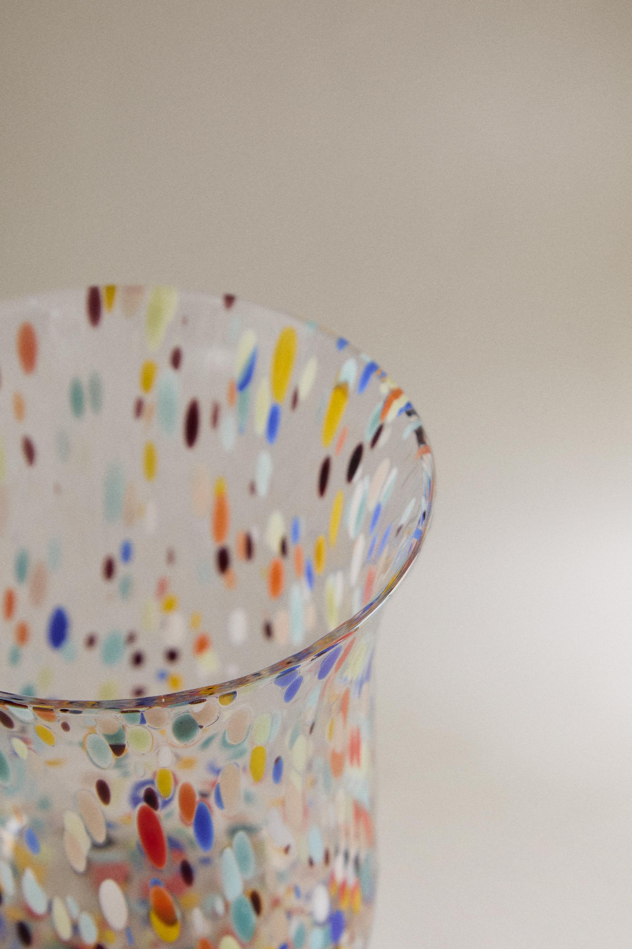 BLOWN GLASS TUMBLER WITH SPECKLED DESIGN